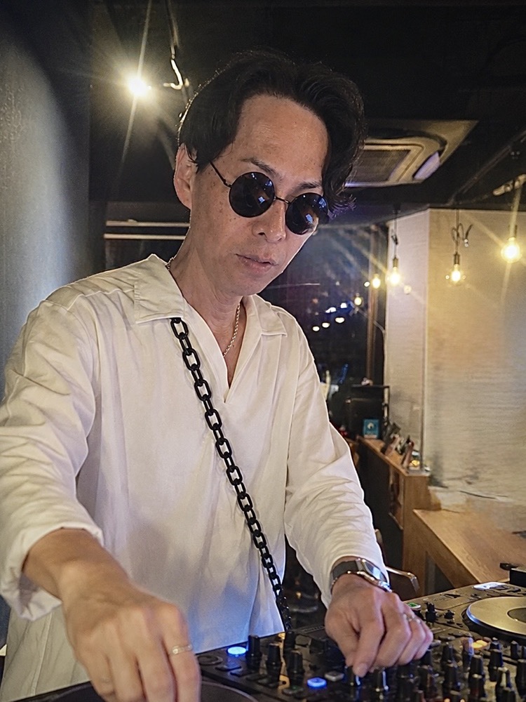 DJ KIRA