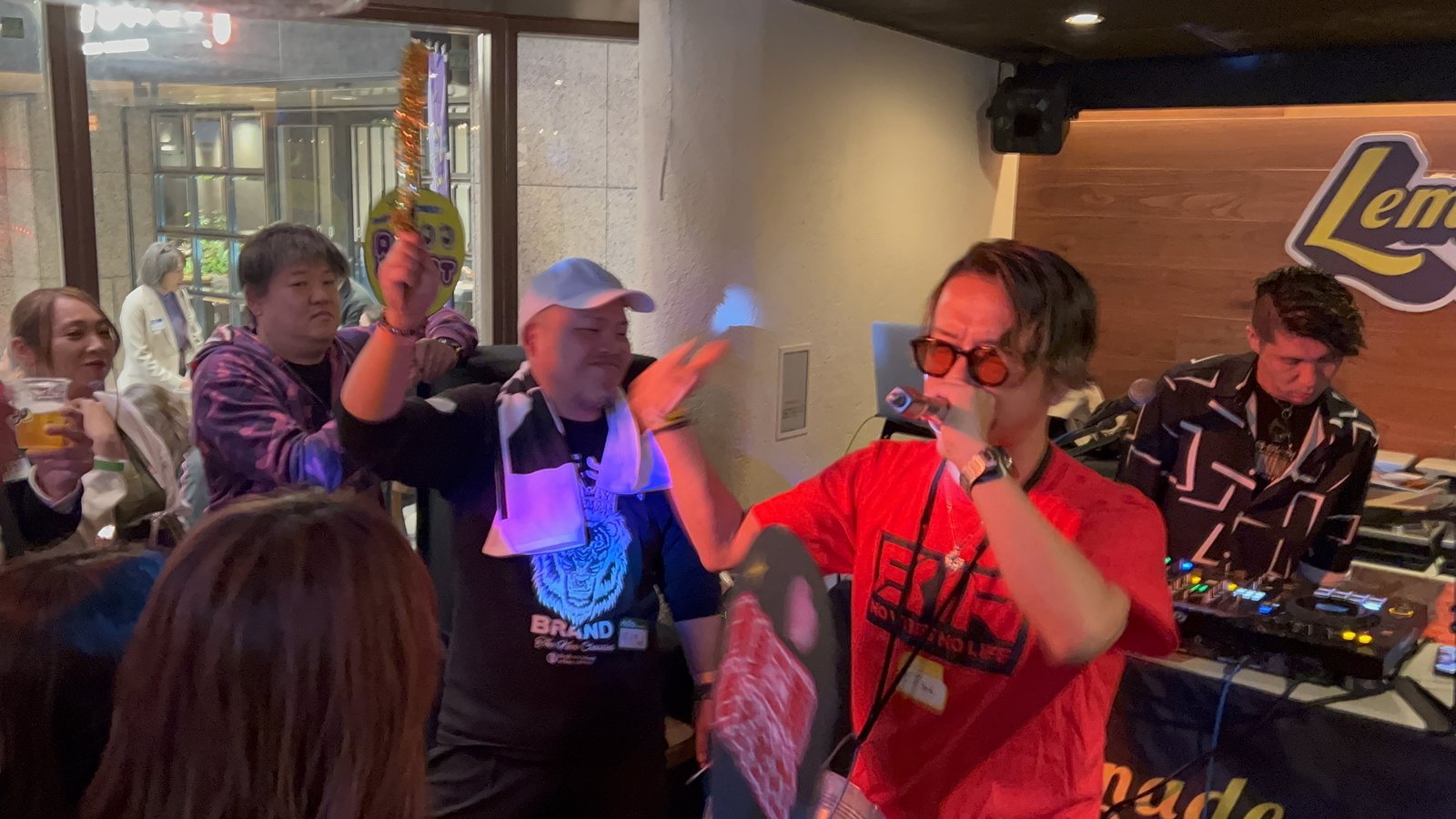 レモネードディスコでのライブパフォーマンス